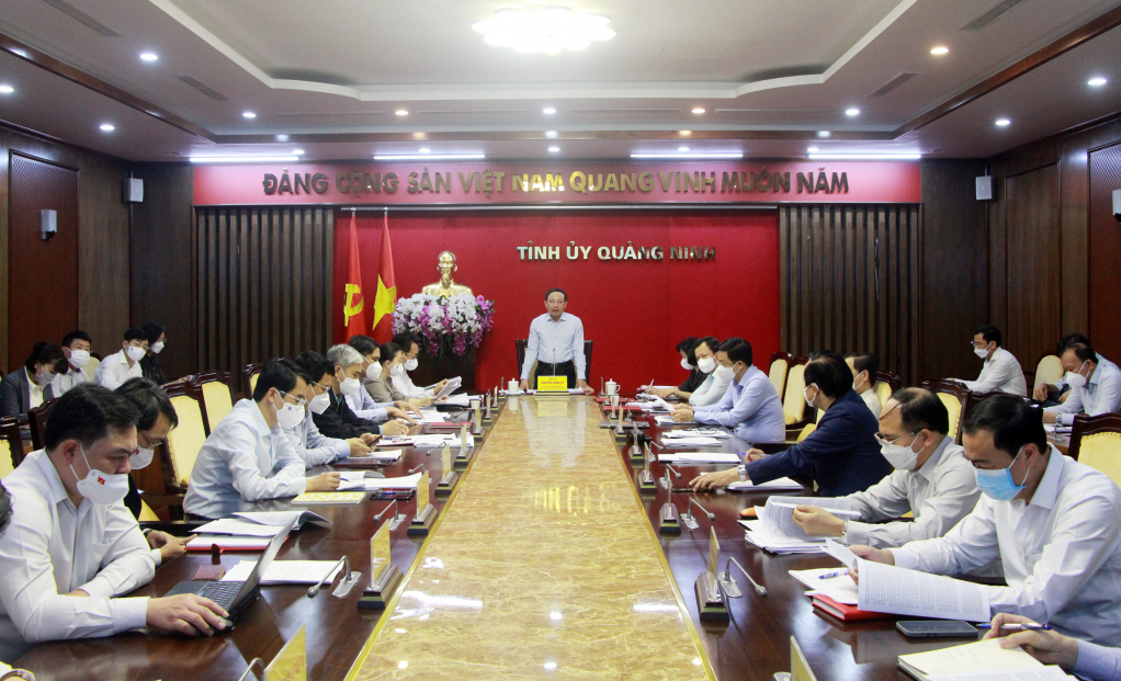 Đồng chí Nguyễn Xuân Ký, Ủy viên Trung ương Đảng, Bí thư Tỉnh ủy, Chủ tịch HĐND tỉnh chủ trì hội nghị Ban Thường vụ Tỉnh ủy.