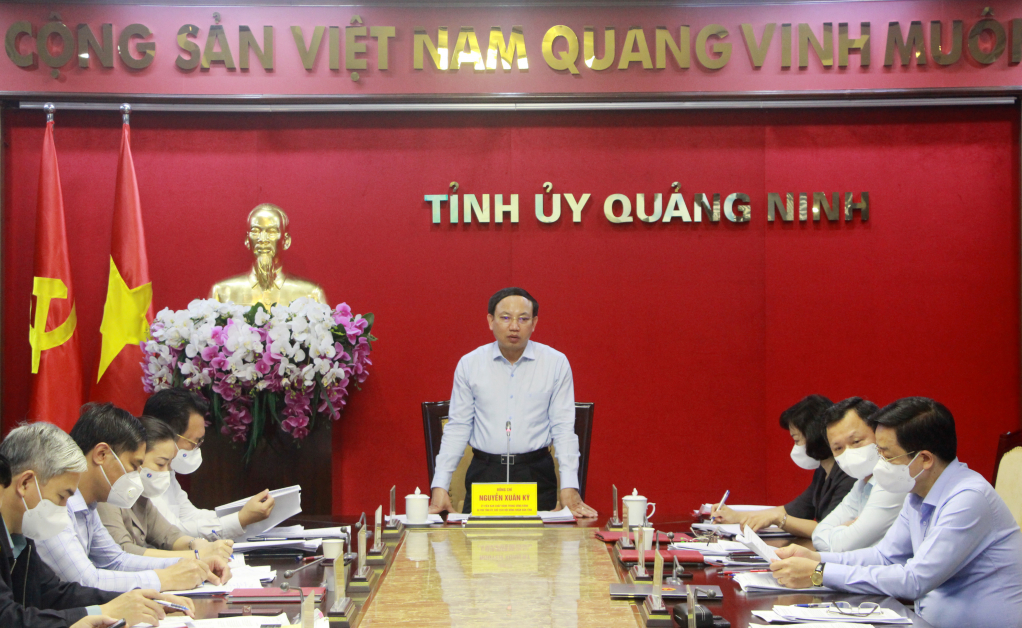 Đồng chí Nguyễn Xuân Ký, Ủy viên Trung ương Đảng, Bí thư Tỉnh ủy, Chủ tịch HĐND tỉnh, kết luận hội nghị.