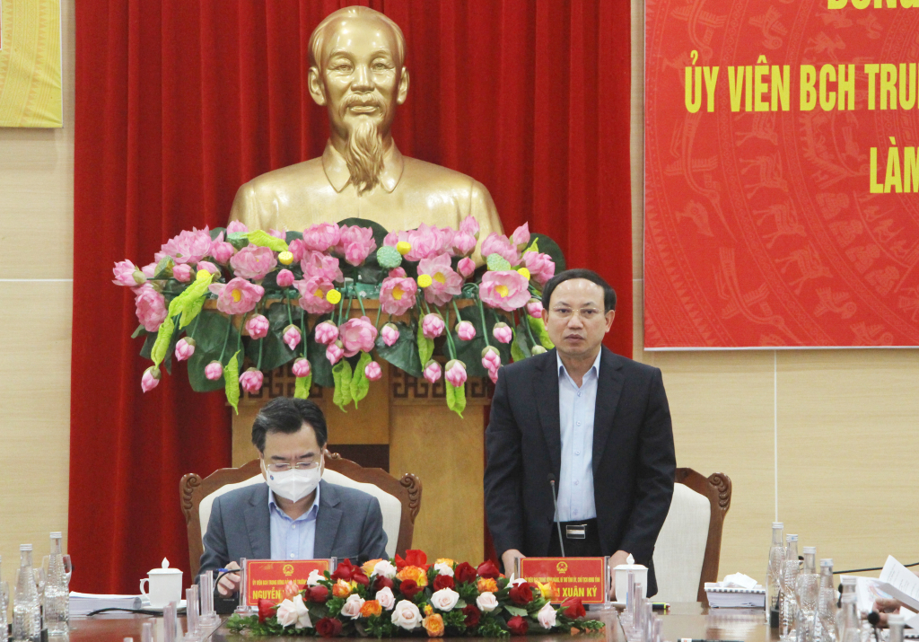 Đồng chí Nguyễn Thanh Nghị, Ủy viên Trung ương Đảng, Bộ trưởng Bộ Xây dựng, phát biểu kết luận cuộc họp.