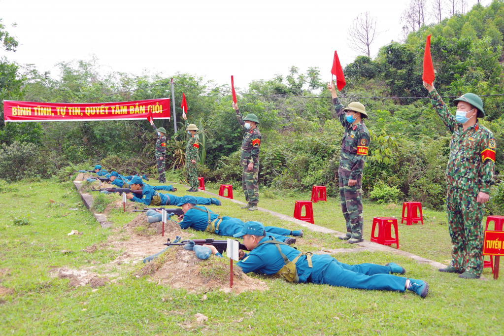 Ban CHQS TP Móng Cái kiểm tra bắn đạn thật lực lượng dân quân năm thứ nhất, năm 2021.