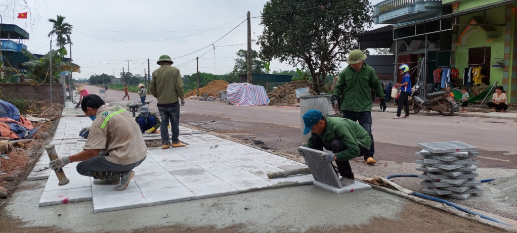 Tuyến đường từ Trung tâm huyện lên xã Quảng An đang được đầu tư khang trang.