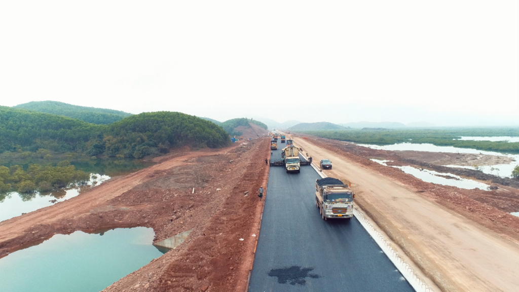 Tỉnh Quảng Ninh nỗ lực chỉ đạo hoàn thành tuyến cao tốc Vân Đồn - Móng Cái trong dịp 30/4/2022.