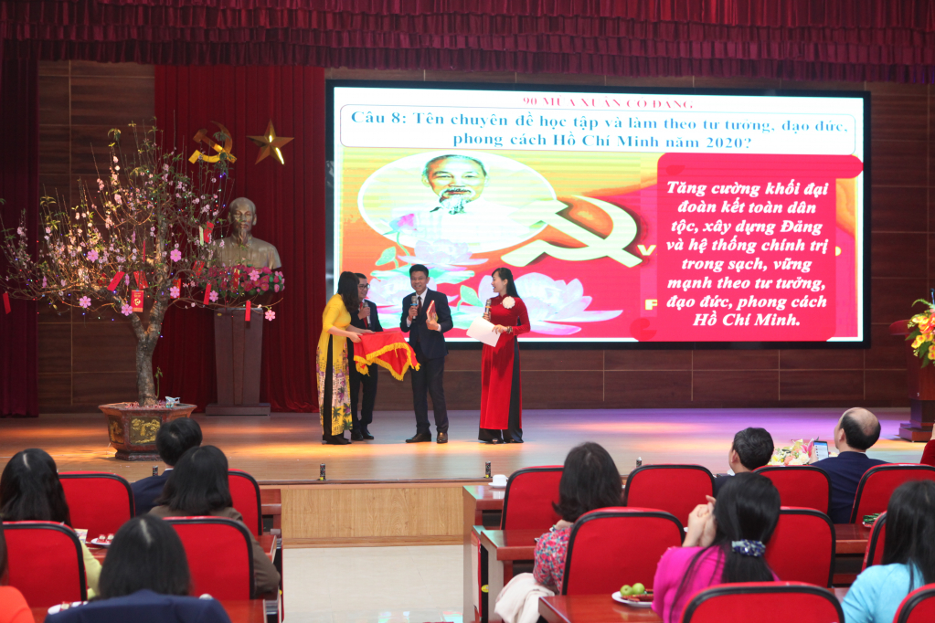 Hoạt động kỷ niệm 90 năm ngày thành lập Đảng Cộng sản Việt Nam.