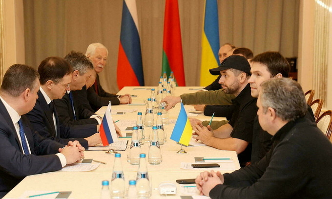 Ukraine ceasefire talks begin