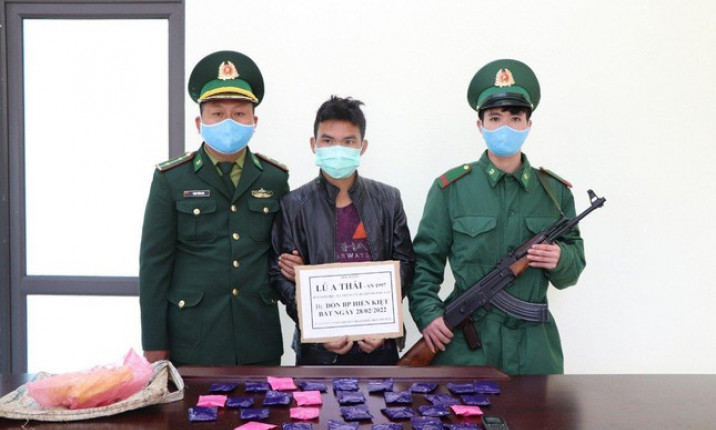 Đang vận chuyển 6.000 viên ma túy thì bị bắt