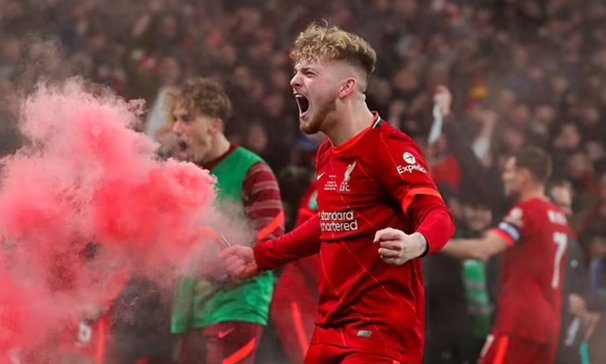 Ăn mừng quá khích, sao Liverpool bị FA sờ gáy