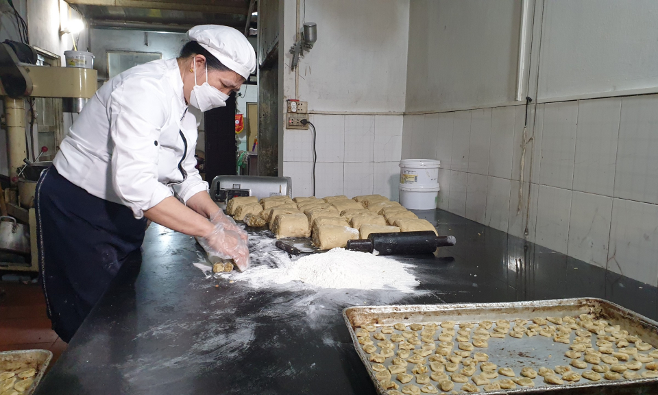 Người góp phần gìn giữ đặc sản bánh chả Tiên Yên