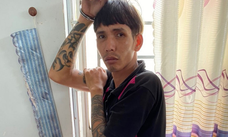 Hai nữ sinh đạp ngã xe 2 tên cướp