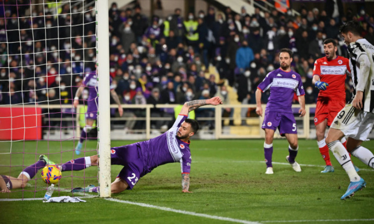 Juventus thắng nhờ bàn đá phản phút bù giờ