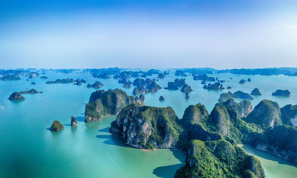 Ha Long Bay listed among ten adventurous tourism places in Southeast Asia