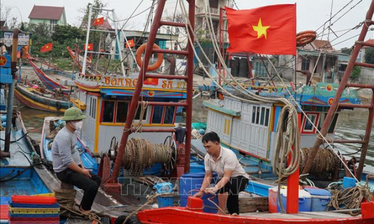 Giá xăng dầu tăng, ngư dân gặp khó