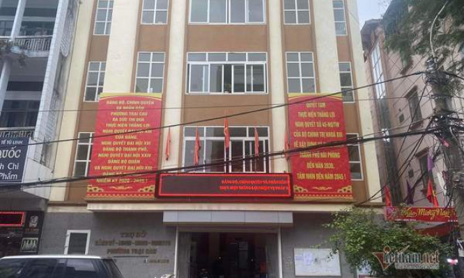 Đòi 1,5 triệu mới cho F0 đi viện: Trạm trưởng y tế mang tiền xuống trả dân