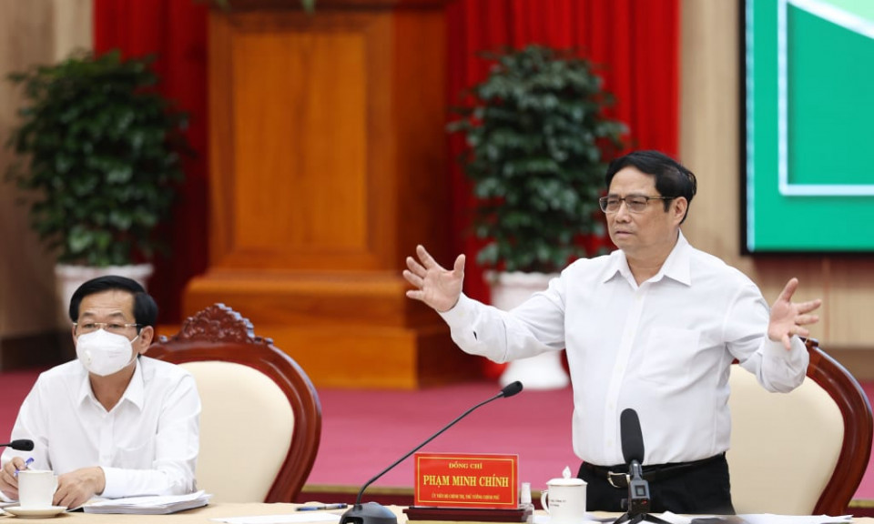 Thay đổi tư duy từ sản xuất nông nghiệp sang phát triển nông nghiệp, từ chống sang chủ động thích ứng với biến đổi khí hậu