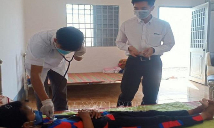 Khởi tố vụ án một bé gái bị cô ruột bạo hành