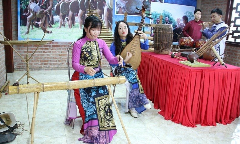 Exhibition introduces traditional musical instruments of Vietnam's ethnic groups