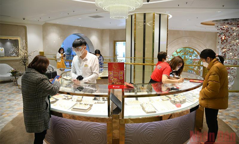 Giá vàng thế giới tiến sát mốc cao nhất mọi thời đại