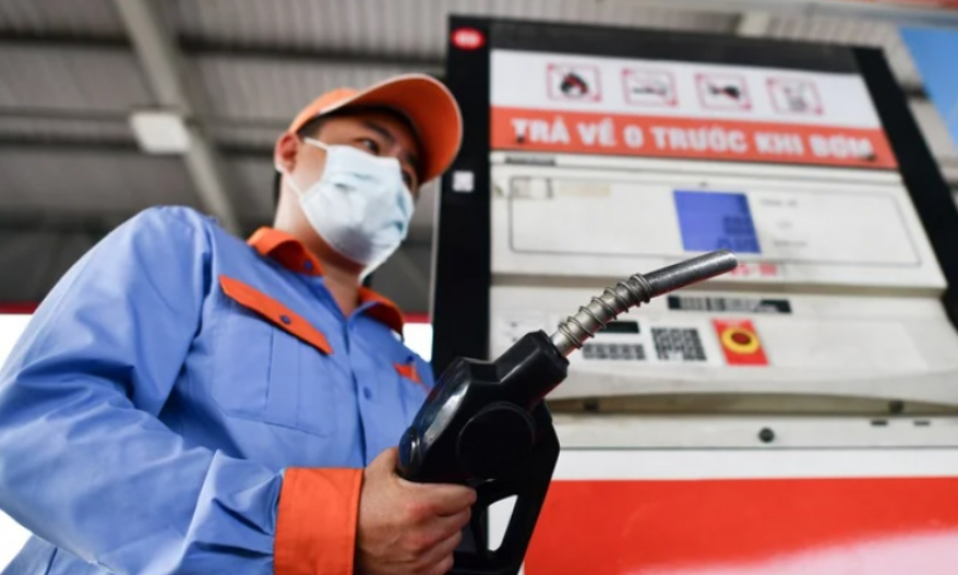 Giá xăng ngày mai tăng hơn 3.000 đồng/lít?