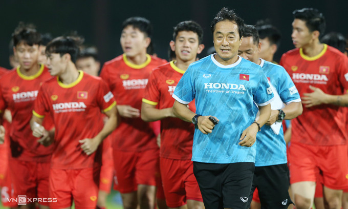 Trợ lý Lee Young-jin tạm thời nắm U23 Việt Nam