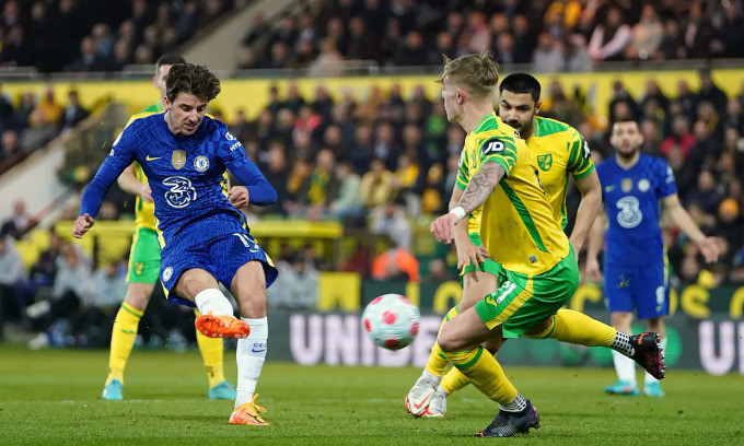 Chelsea thắng giữa tâm bão