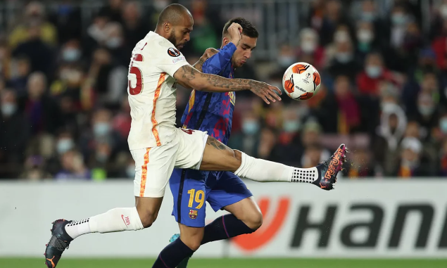 Barca bị cầm chân ở Camp Nou