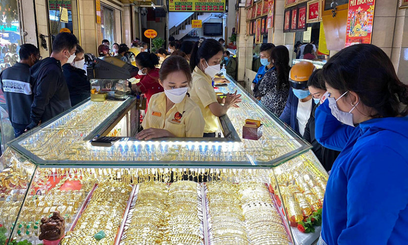 Thận trọng trước “sóng” vàng