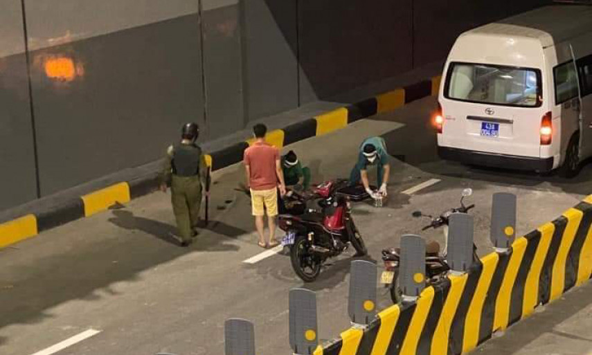 Đâm xe vào lan can đường dẫn, người đàn ông rơi xuống hầm chui tử vong