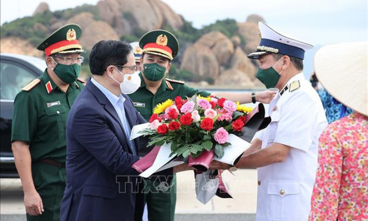Thủ tướng Phạm Minh Chính dâng hương tưởng niệm các liệt sĩ Gạc Ma