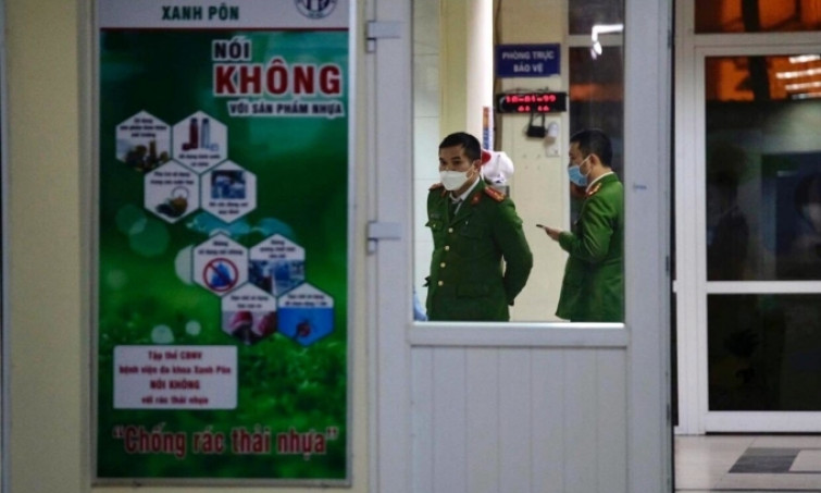 Bé gái bị 9 đinh găm vào đầu tử vong