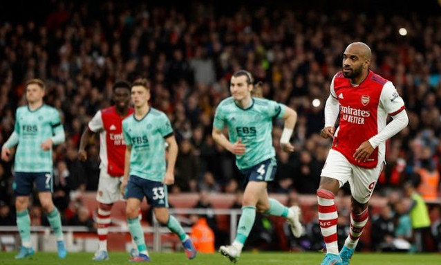 Arsenal giật lại top 4 từ Man Utd