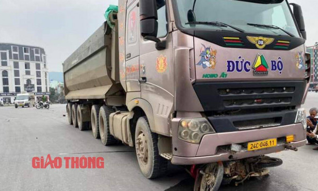 Va chạm với xe đầu kéo, người phụ nữ tử vong thương tâm tại Lào Cai