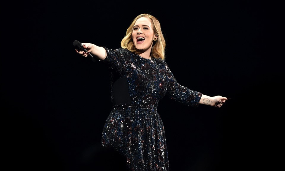 Adele trở lại với mini concert trên sóng truyền hình tại Anh