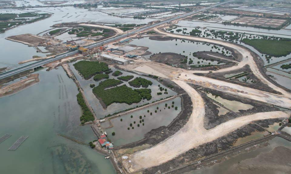 Đẩy nhanh tiến độ thi công 2 nút giao thông lớn nhất Quảng Ninh