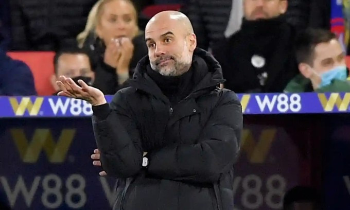 Man City sơ sểnh tại Ngoại hạng Anh