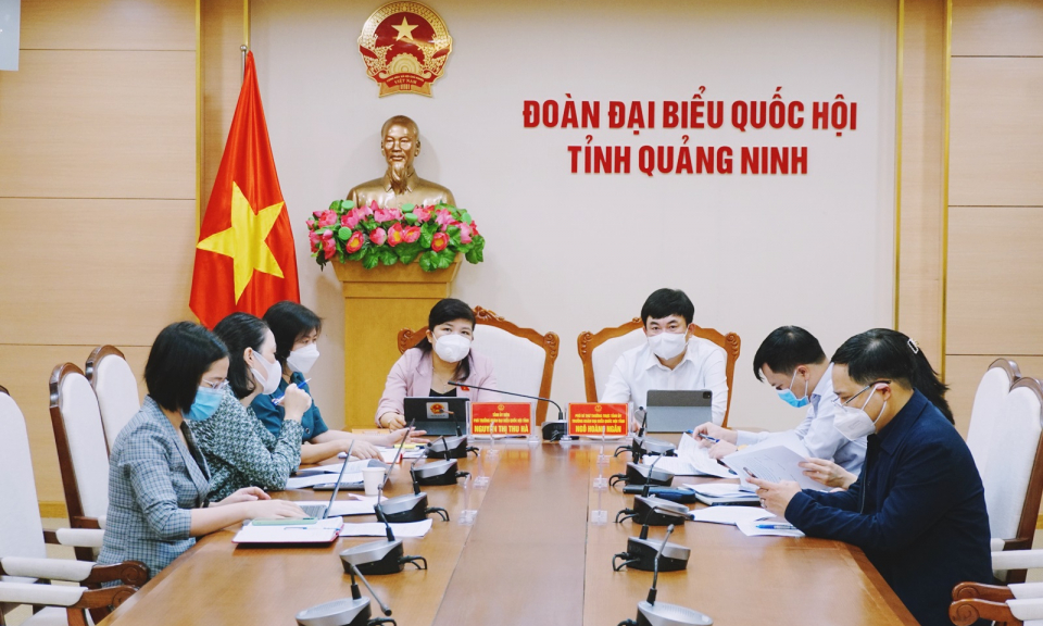 Ủy ban Thường vụ Quốc hội chất vấn và trả lời chất vấn về lĩnh vực công thương, tài nguyên - môi trường