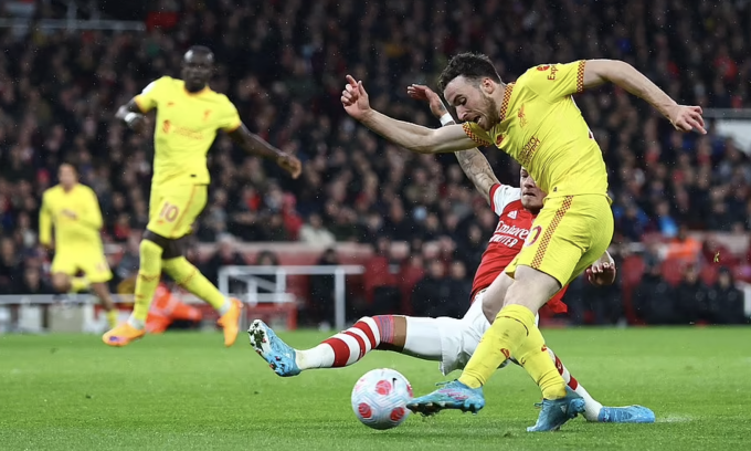 Liverpool thắng trên sân Arsenal