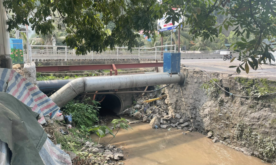 Khắc phục ngập úng tại phường Quang Hanh