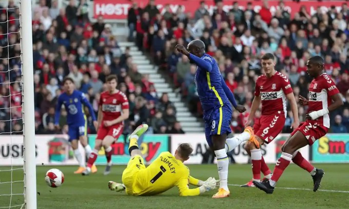 Lukaku giúp Chelsea vào bán kết Cup FA