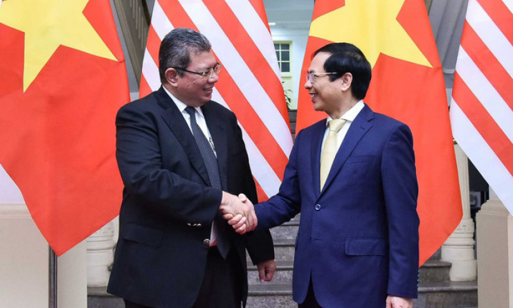 Viet Nam, Malaysia pledge to advance ASEAN centrality in addressing regional strategic issues