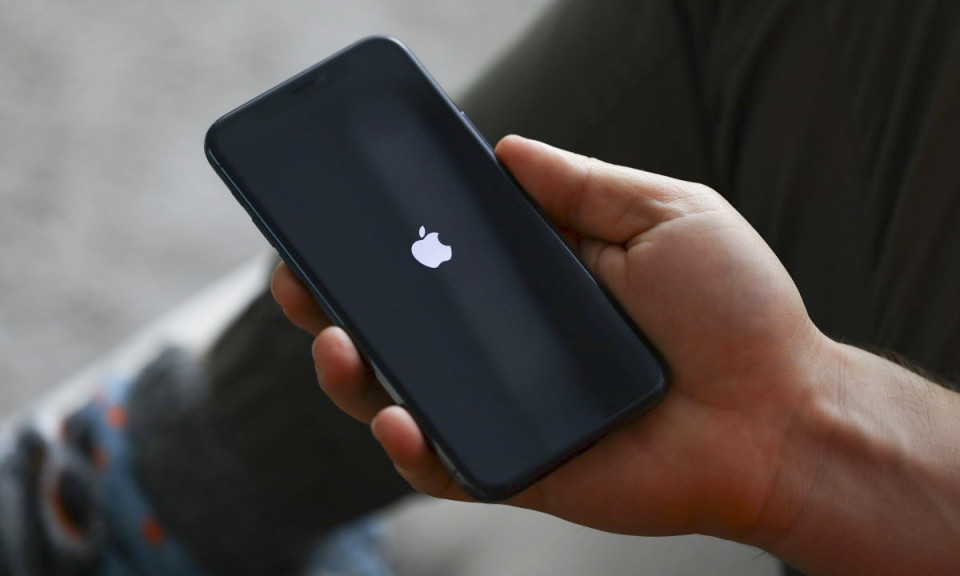 Phát hiện một loạt lỗ hổng nghiêm trọng khiến iPhone bị hack