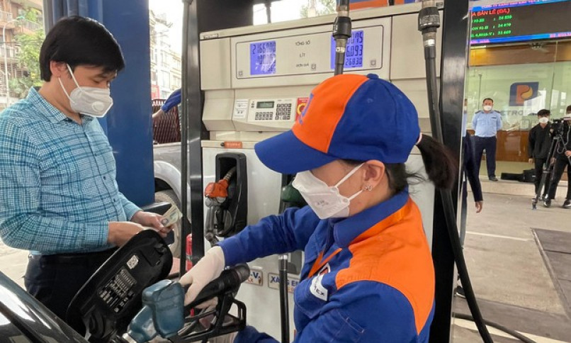 Thường vụ Quốc hội xem xét giảm thuế môi trường với xăng dầu vào ngày 23/3