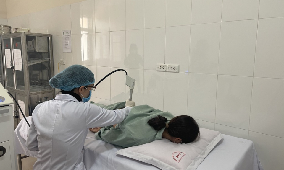 Kết hợp y học cổ truyền và hiện đại trong chăm sóc người bệnh