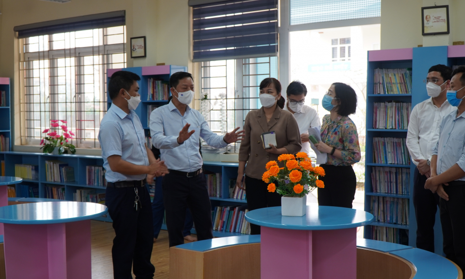 Thường trực HĐND tỉnh khảo sát cơ sở y tế, giáo dục tại Vân Đồn