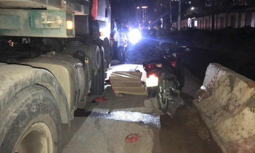 Xe đầu kéo va chạm với xe máy trong đêm, một nhân viên điện lực tử vong