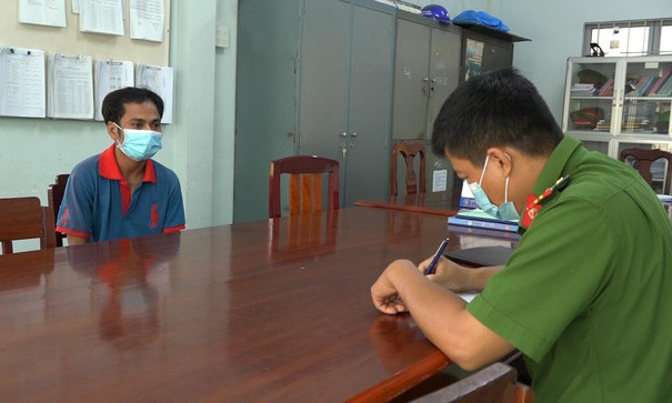 Gã cha dượng hiếp dâm con riêng của vợ suốt 3 năm