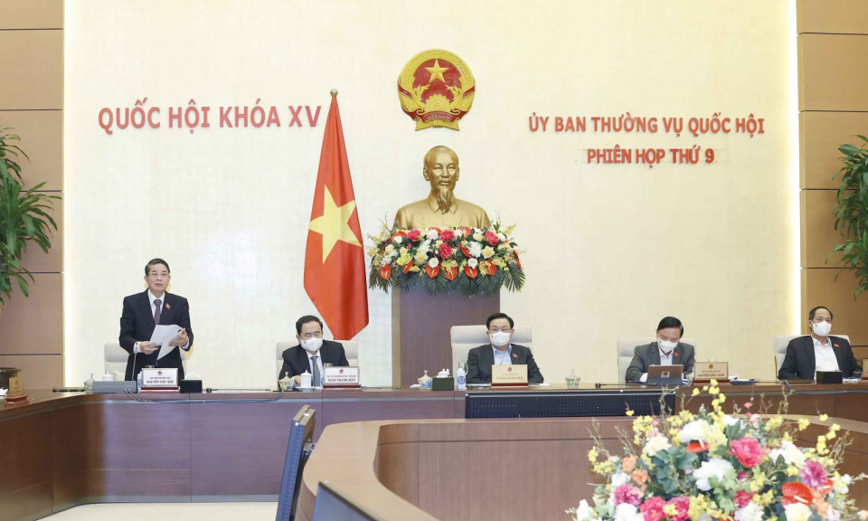 Thông qua nghị quyết giảm thuế bảo vệ môi trường đối với xăng dầu