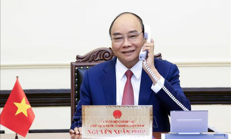 Chủ tịch nước Nguyễn Xuân Phúc điện đàm với Tổng thống đắc cử Hàn Quốc