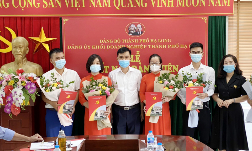 Chú trọng bồi dưỡng, cập nhật kiến thức cho cán bộ, đảng viên