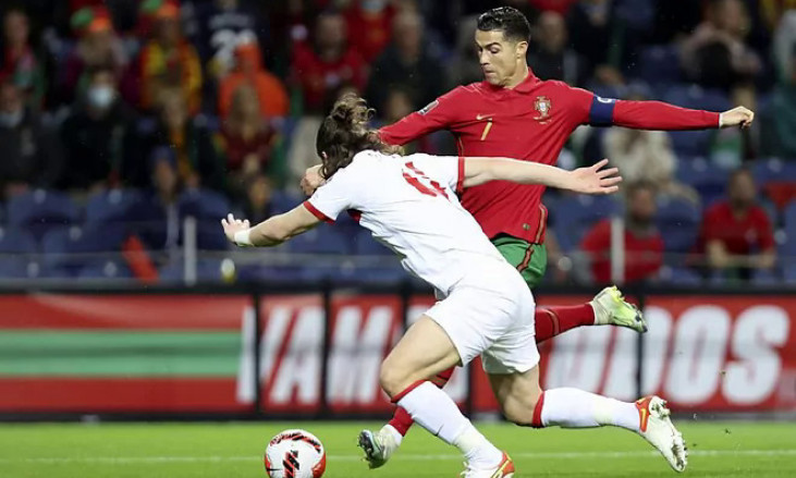 Bồ Đào Nha vào trận vớt cuối đi World Cup