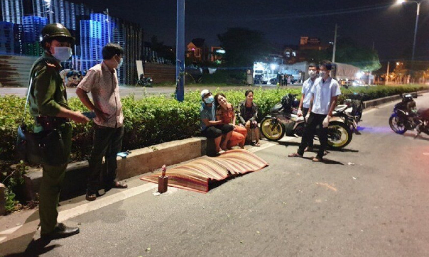 Video: Ô tô tông người đi bộ văng hàng chục mét, tử vong rồi bỏ trốn