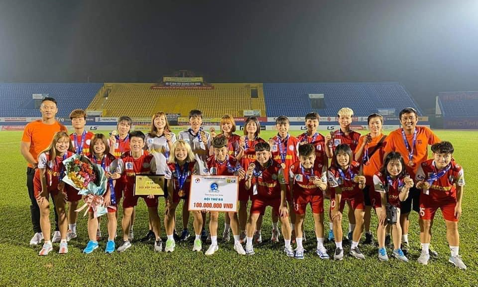 Quảng Ninh có 1 HLV và 9 nữ cầu thủ tham gia ĐTQG bảo vệ "ngôi vương" SEA Games